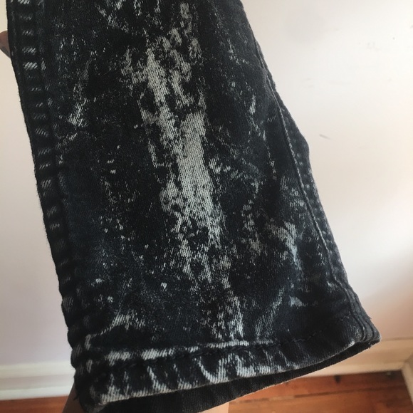 Black skinny low-rise jeans w white paint splatter - Picture 4 of 7